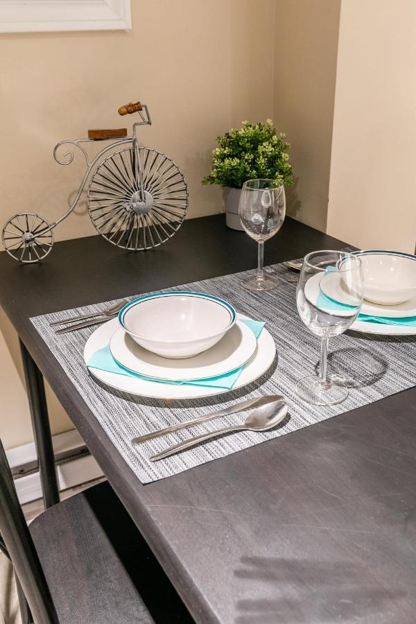 Newly Renovated - Cozy 1Br Apt With Netflix - Prime Location Toronto Eksteriør billede